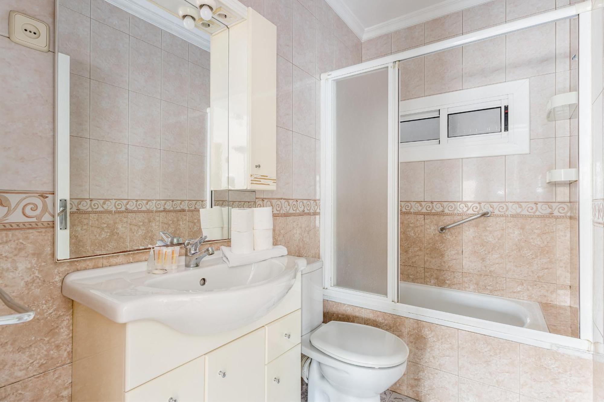 Besos - Bright Apartment Close To Congress & Port Sant Adrià de Besòs Eksteriør billede